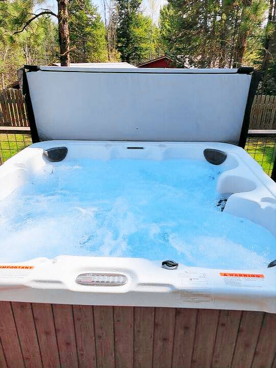 Bearadise - Pet friendly - Walk to Downtown McCall - Hot Tub - WiFi - Sleeps 10 — photo 5