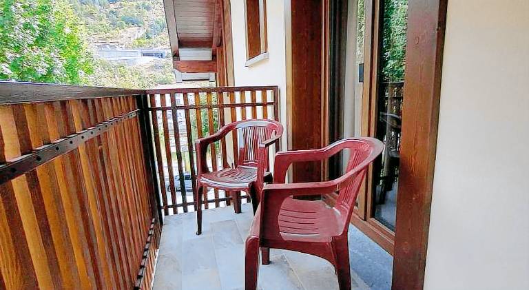 Lovely serviced apartment with patio | Pets are welcome — photo 3