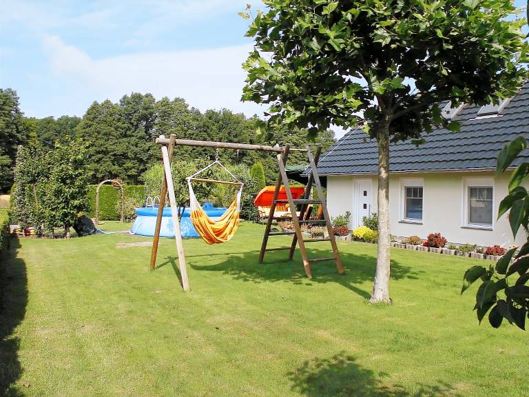 House with barbecue & pool — photo 3
