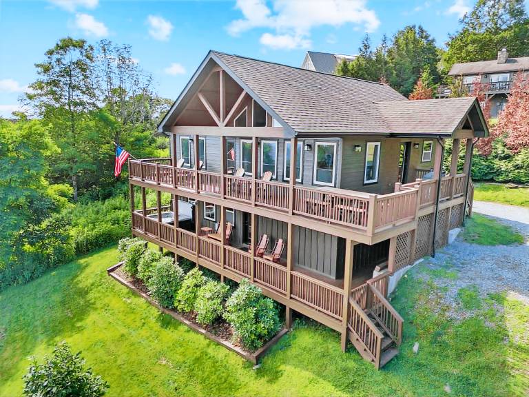 Aussies Lookout - Panoramic Mountain Views, Hot Tub, Pool Table! — photo 3