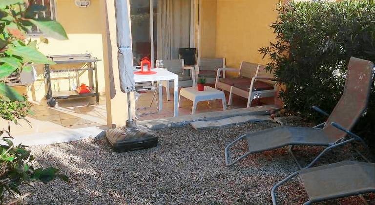 Fully equipped holiday apartment with barbeque, yard & patio | Pets are welcome — photo 5
