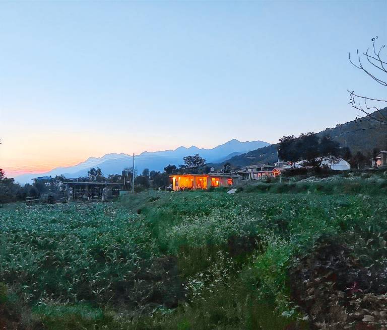 House with garden in Baijnath