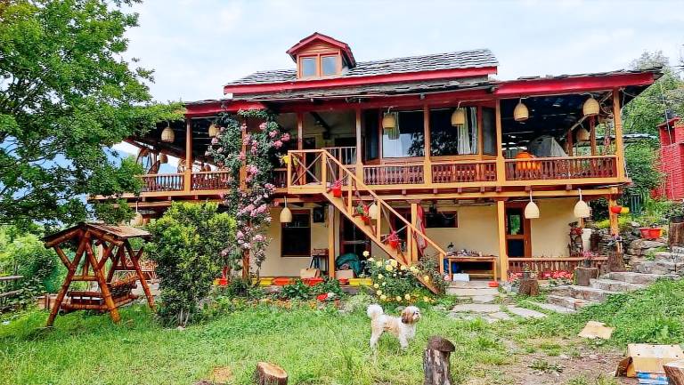 Villa with yard, jacuzzi & grill in Kullu