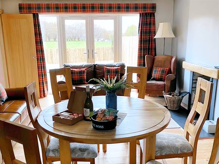 Family-oriented pleasant cottage with BBQ, jacuzzi & garden | River view | Beach nearby | Pets allowed — photo 3