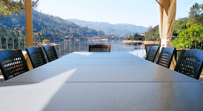 Vacation home with yard, terrace & BBQ | Water view — photo 4