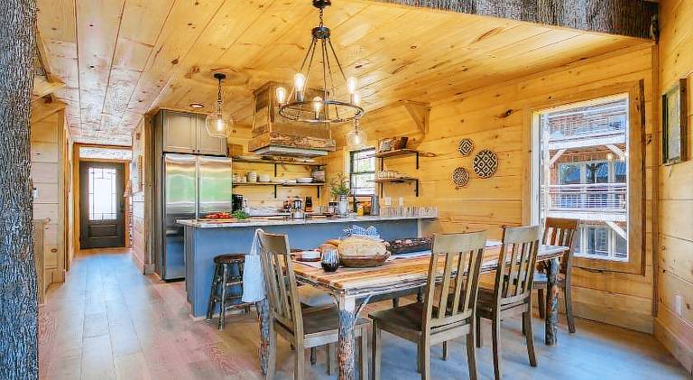 Vacation home with pool & jacuzzi — photo 5