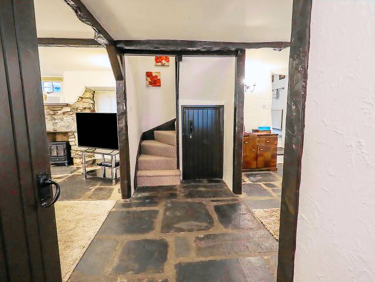 Family-oriented wonderful cottage with yard | Pet-friendly — photo 3