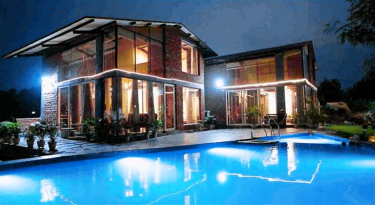 Villa with pool, grill & yard — photo 2