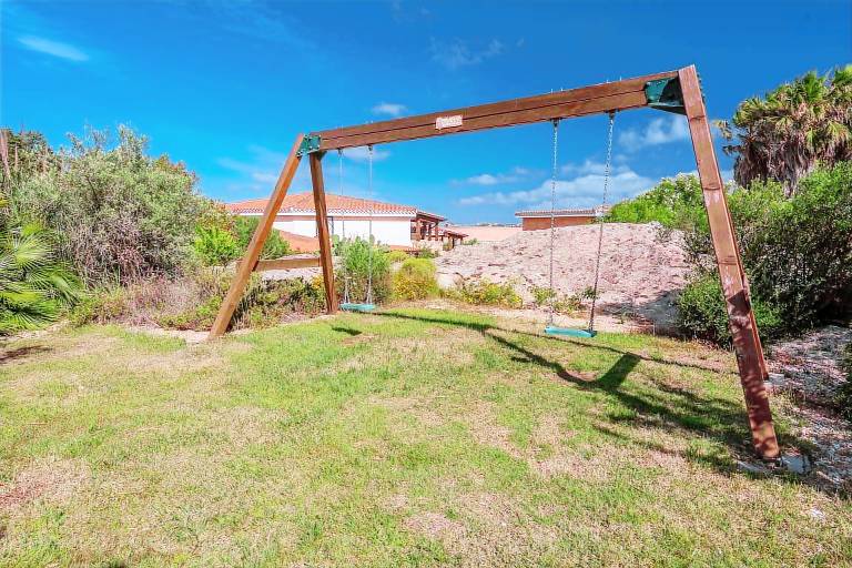 Holiday apartment with yard, patio & pool — photo 4