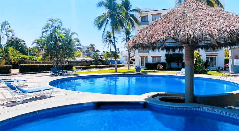 Apartment with pool in Manzanillo