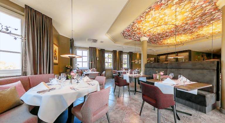 Castell Hotel & Restaurant — photo 2