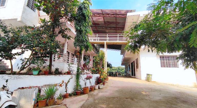 V J Farmstay in Garudeshwar