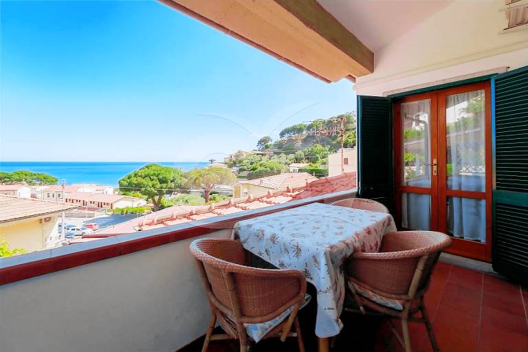 Apartment with barbeque & terrace — photo 4