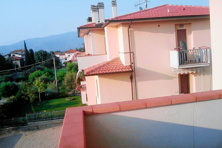 Vacation home with terrace — photo 4