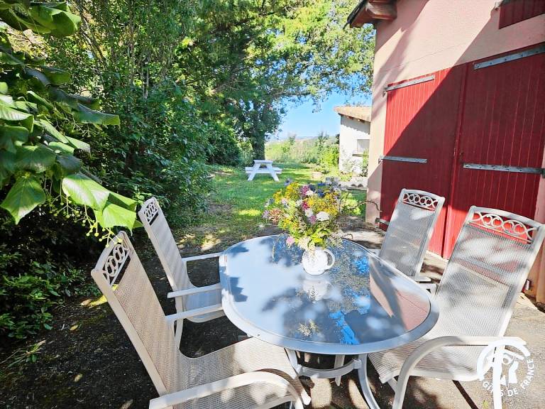 Gite with barbeque, garden & terrace — photo 3