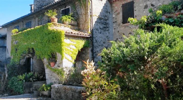 Apartment with pool in Biot