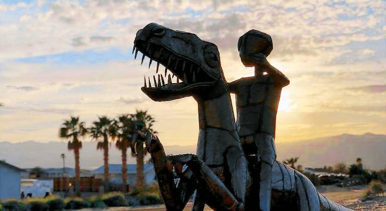 Fully equipped wonderful vacation home with yard & grill | Good for workation | Pets allowed in Bullhead City, AZ