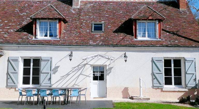 Vacation home with 4 rooms for 10 persons in Loches