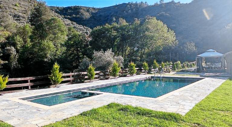 Bungalow with BBQ, pool & hot tub — photo 3