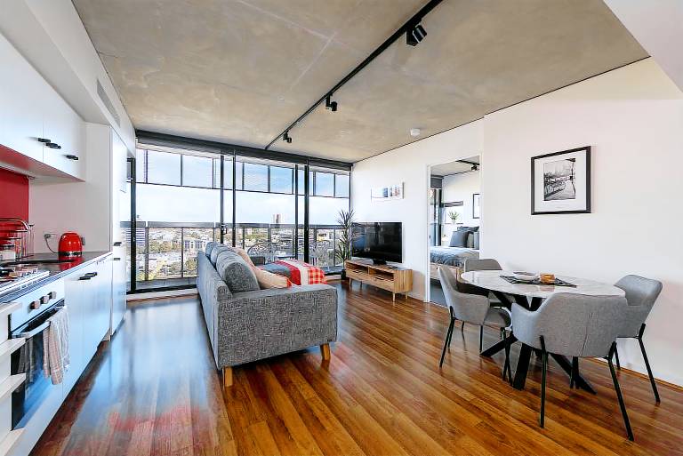 Stylish 2 Bed Apt in Southbank with Parking