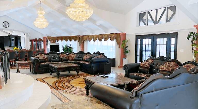 Nice villa with hot tub & pool | Dogs allowed in Fremont, CA