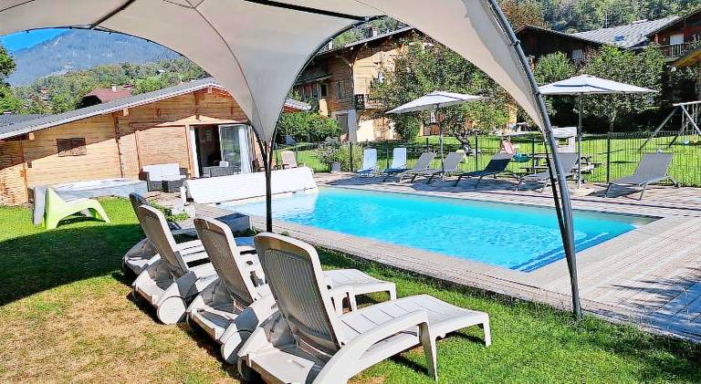 Nice serviced apartment with hot tub, yard & patio | Dogs allowed — photo 3