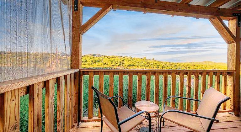 -Pet Friendly- Miners Cabin 5 -Two Double Beds - Private Balcony — photo 2