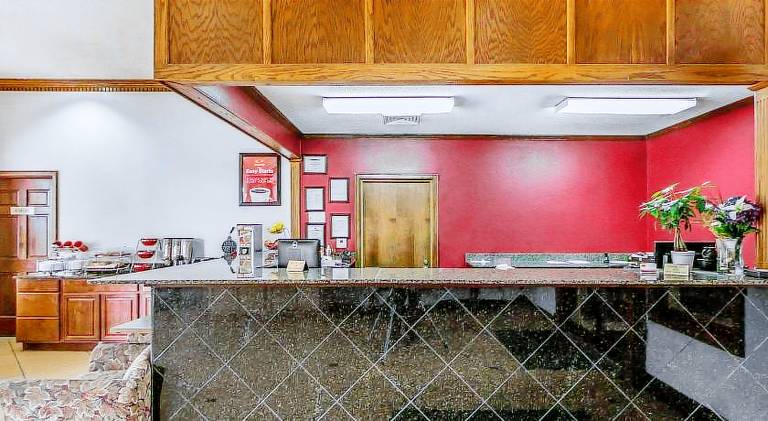 Econo Lodge Inn & Suites Enterprise — photo 5