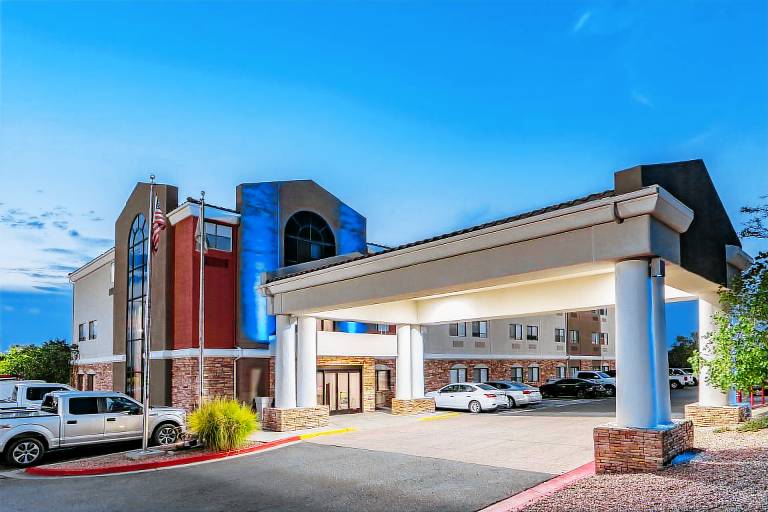 Holiday Inn Express Hotel & Suites Albuquerque - North Balloon Fiesta Park By IHG — photo 2