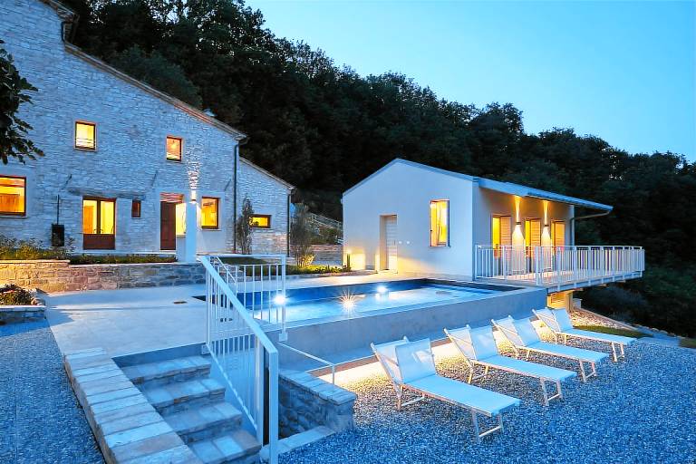 Villa with yard, terrace & hot tub — photo 3