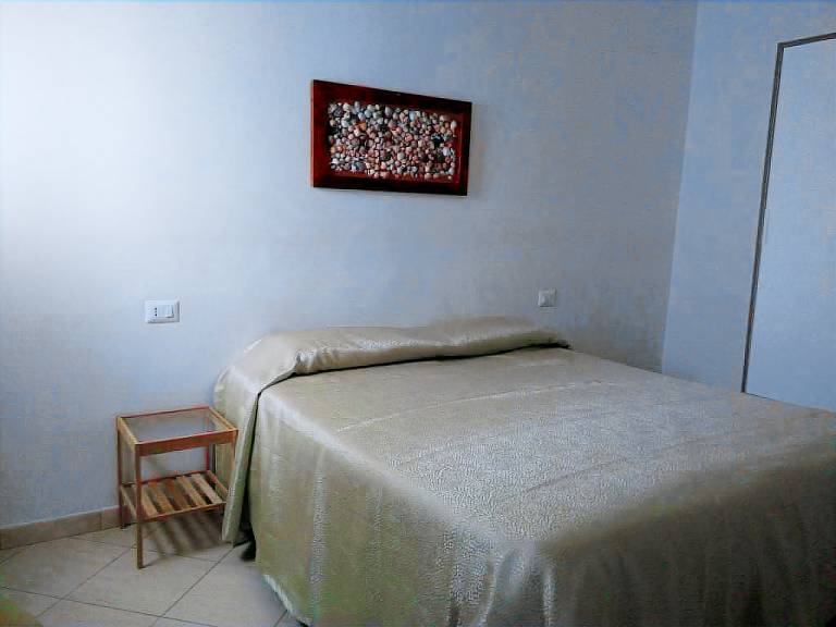 Apartment with yard — photo 4