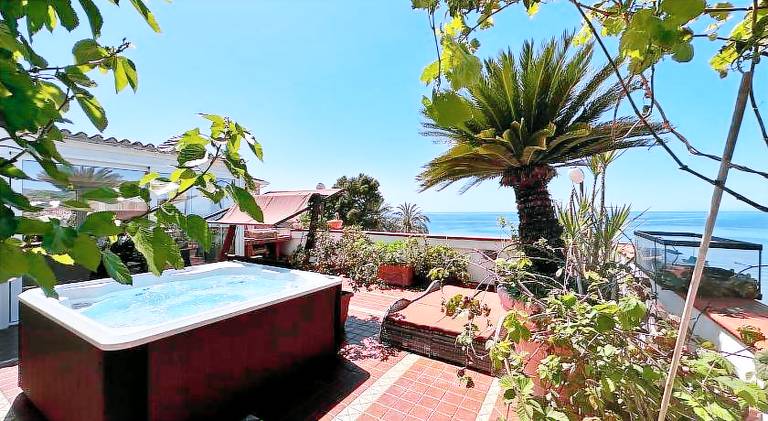 Charming holiday apartment with jacuzzi & garden | Close to the beach | Pets allowed — photo 3
