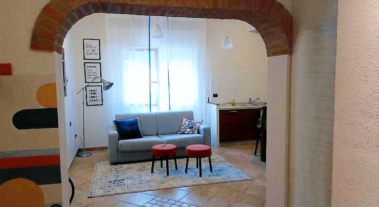 Serviced apartment with yard & hot tub | Pet-friendly — photo 3