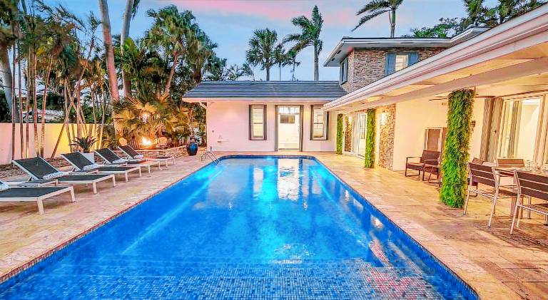 Private neighborhood Heated Pool Walk To Beach Lush Surroundings Harbor Key — photo 5