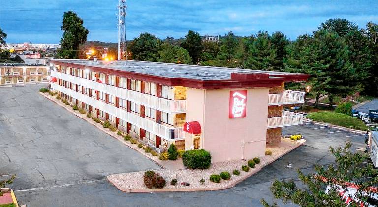 Red Roof Inn Charlottesville — photo 3