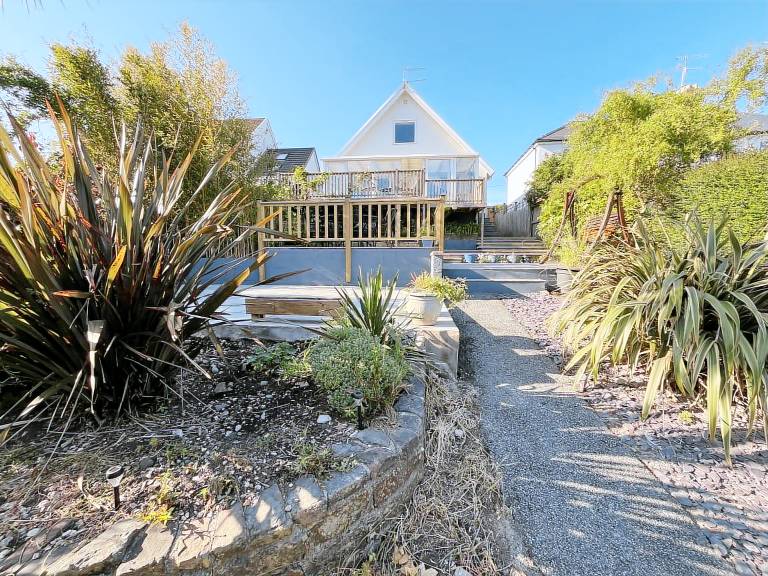 Family-oriented cottage with garden | Beach view | Beach nearby | Pet-friendly — photo 2