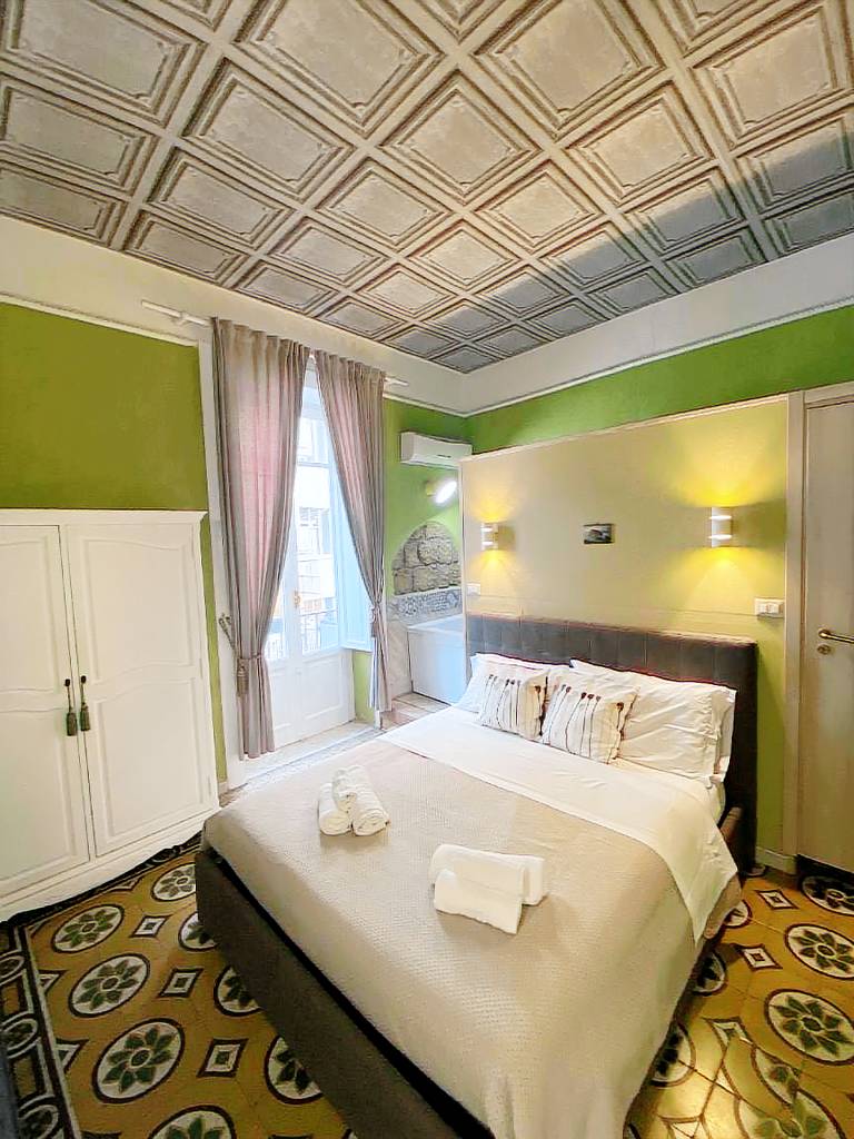 Beautiful apartment with jacuzzi | Pets allowed in Naples
