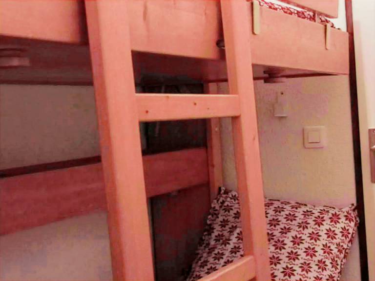 Studio cabin for 4, pets allowed, internet, mountain view — photo 5