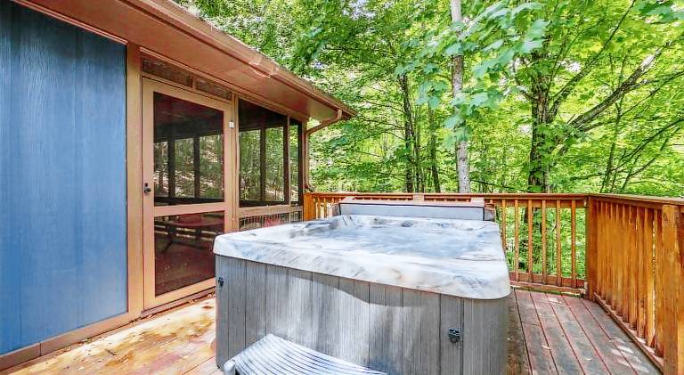 House with jacuzzi — photo 4