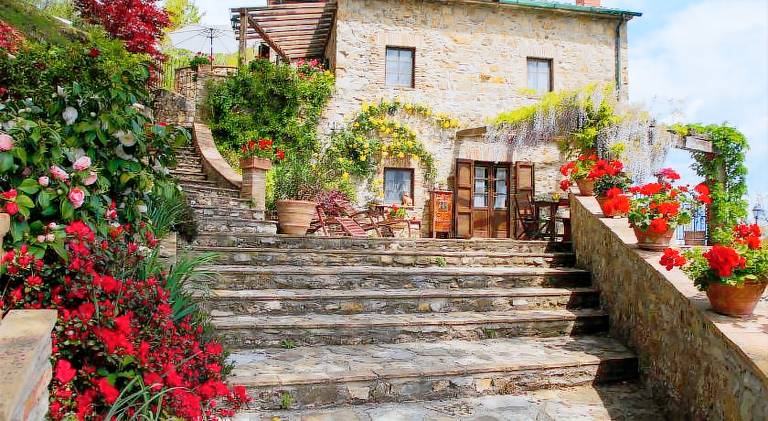 Holiday apartment with terrace, yard & BBQ in Castelnuovo di Val di Cecina