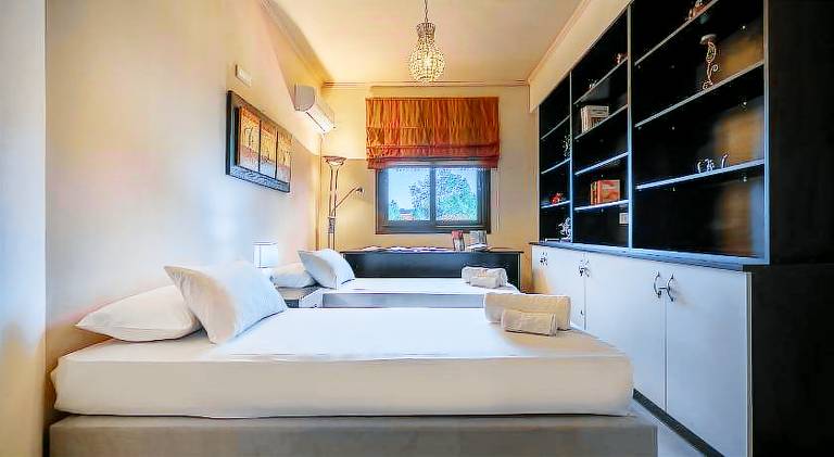 Athena's Holiday Home - Ideal for large groups, by ZanteWize — photo 2