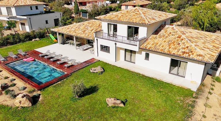 Villa with pool — photo 5