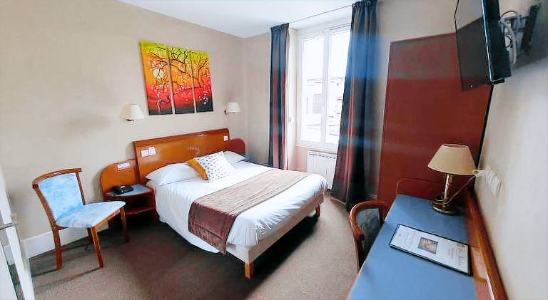 Logis Hotel des Bourbons Montlucon Climatise — photo 2