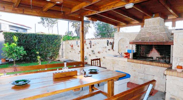 House with garden, barbeque & patio — photo 5