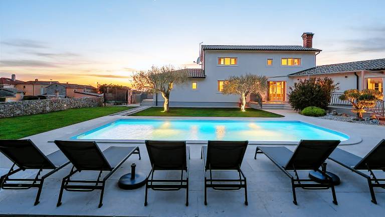 Child-friendly villa with terrace, private pool & BBQ | Dogs allowed — photo 2