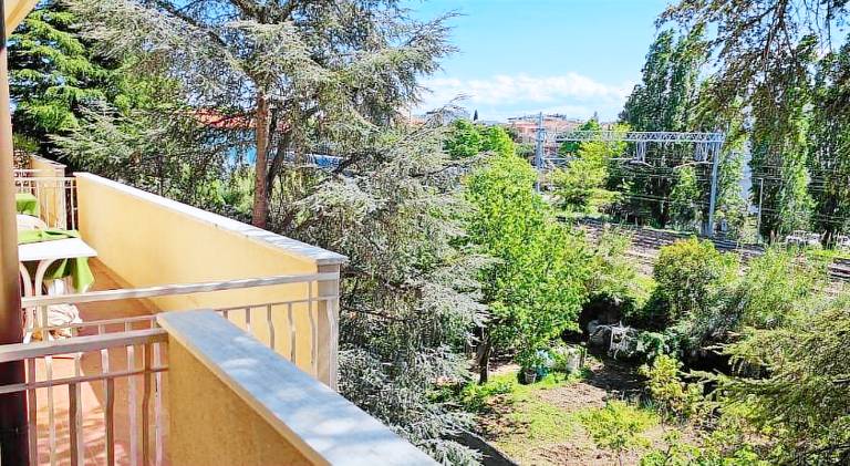Apartment with terrace & garden — photo 4