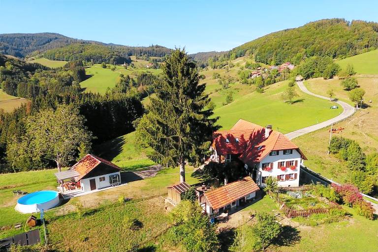 Apartment 'auf Dem Burstel' with Mountain View, Private Pool and Wi-Fi — photo 2