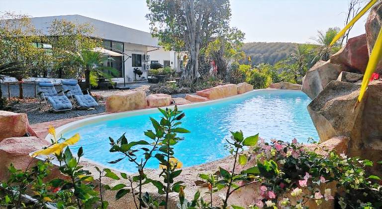 Beautiful vacation home with yard, barbeque & private pool | Perfect for remote work | Dogs allowed in Chiang Rai