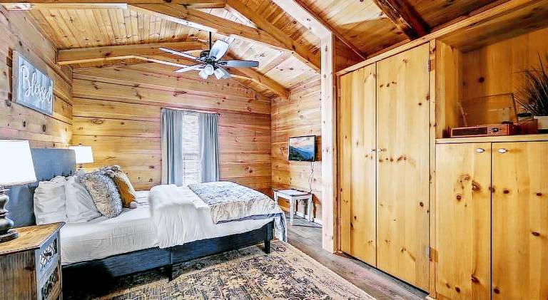 Pleasant vacation home with jacuzzi | Dogs allowed — photo 2