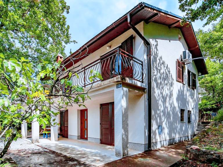 Fully equipped holiday apartment with patio, barbeque & yard | Pet-friendly — photo 3